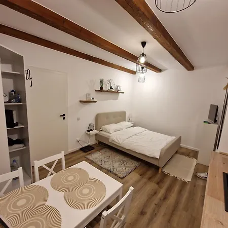 Middle Apartment Brasov