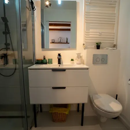 Apartment Middle
